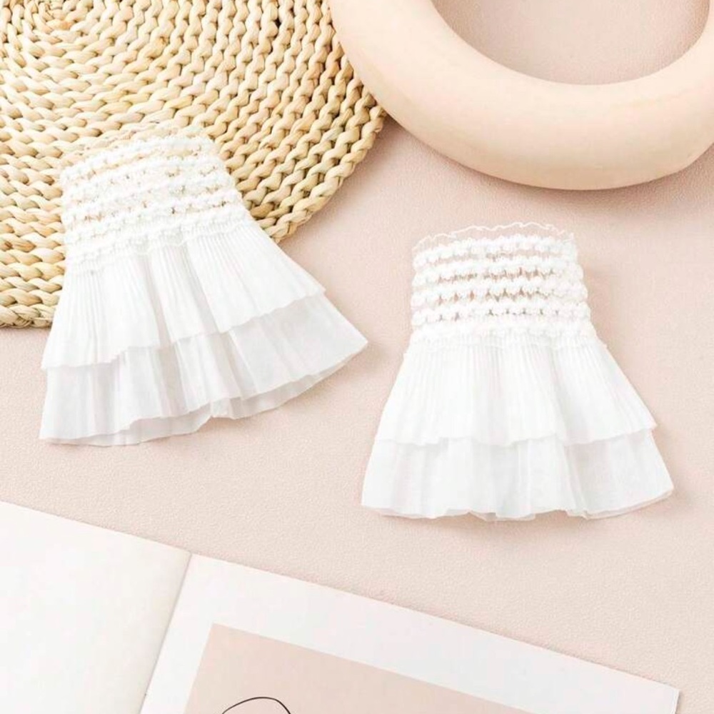 🎀 Ruffle Cuffs 🎀 - Picture 2 of 4